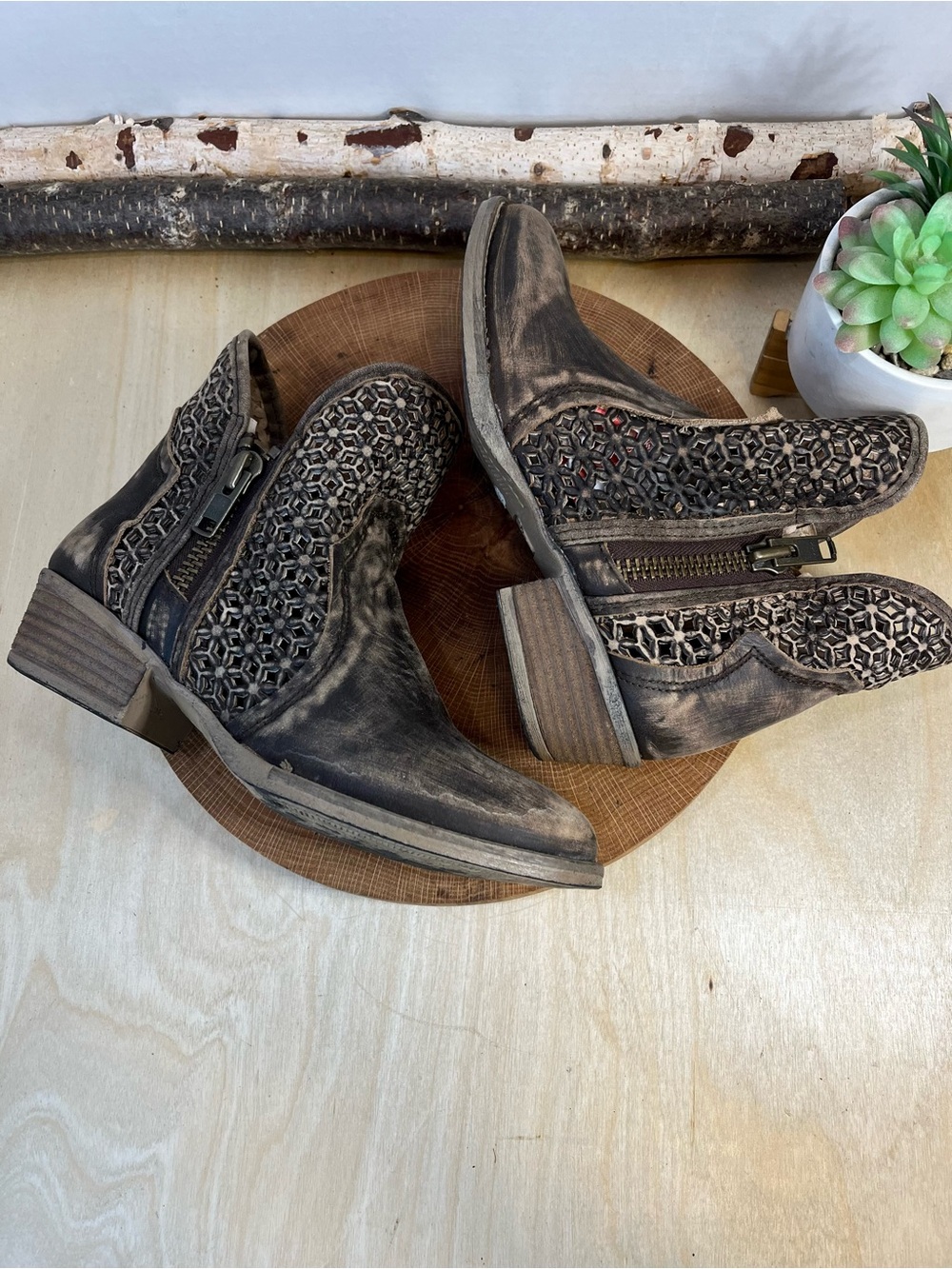 Circle G By Corral Cut-Out Short Western Boots Brown Size 9